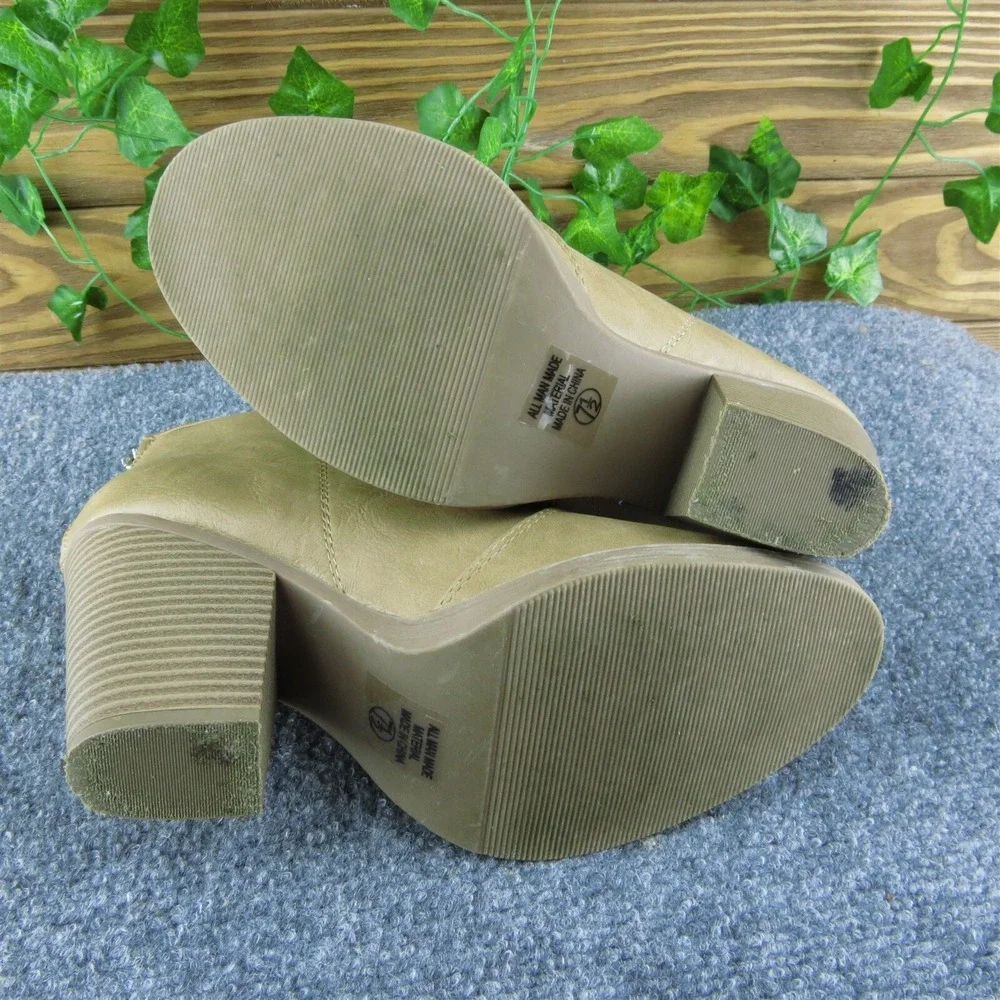Soda ‎ Women Ankle Boots Beige Synthetic Zip Size 7.5 Medium